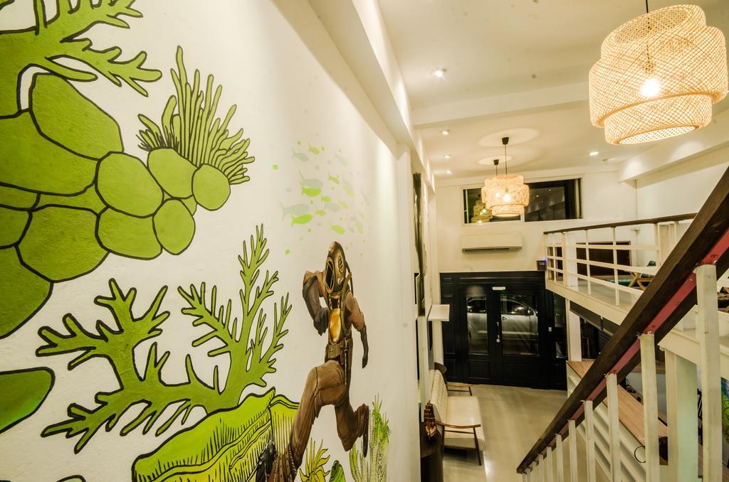 Pier 49 Hostel Bangkok Exteriör bild