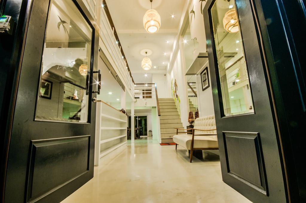 Pier 49 Hostel Bangkok Exteriör bild