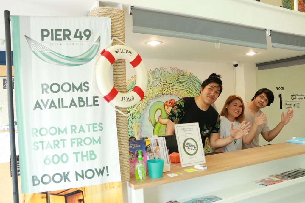 Pier 49 Hostel Bangkok Exteriör bild