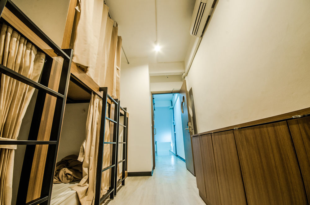 Pier 49 Hostel Bangkok Exteriör bild