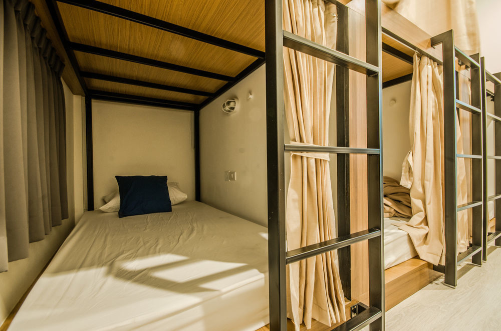 Pier 49 Hostel Bangkok Exteriör bild