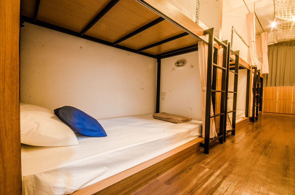 Pier 49 Hostel Bangkok Exteriör bild