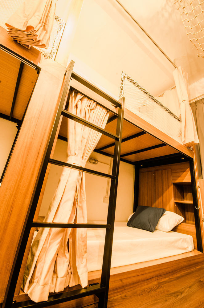Pier 49 Hostel Bangkok Exteriör bild