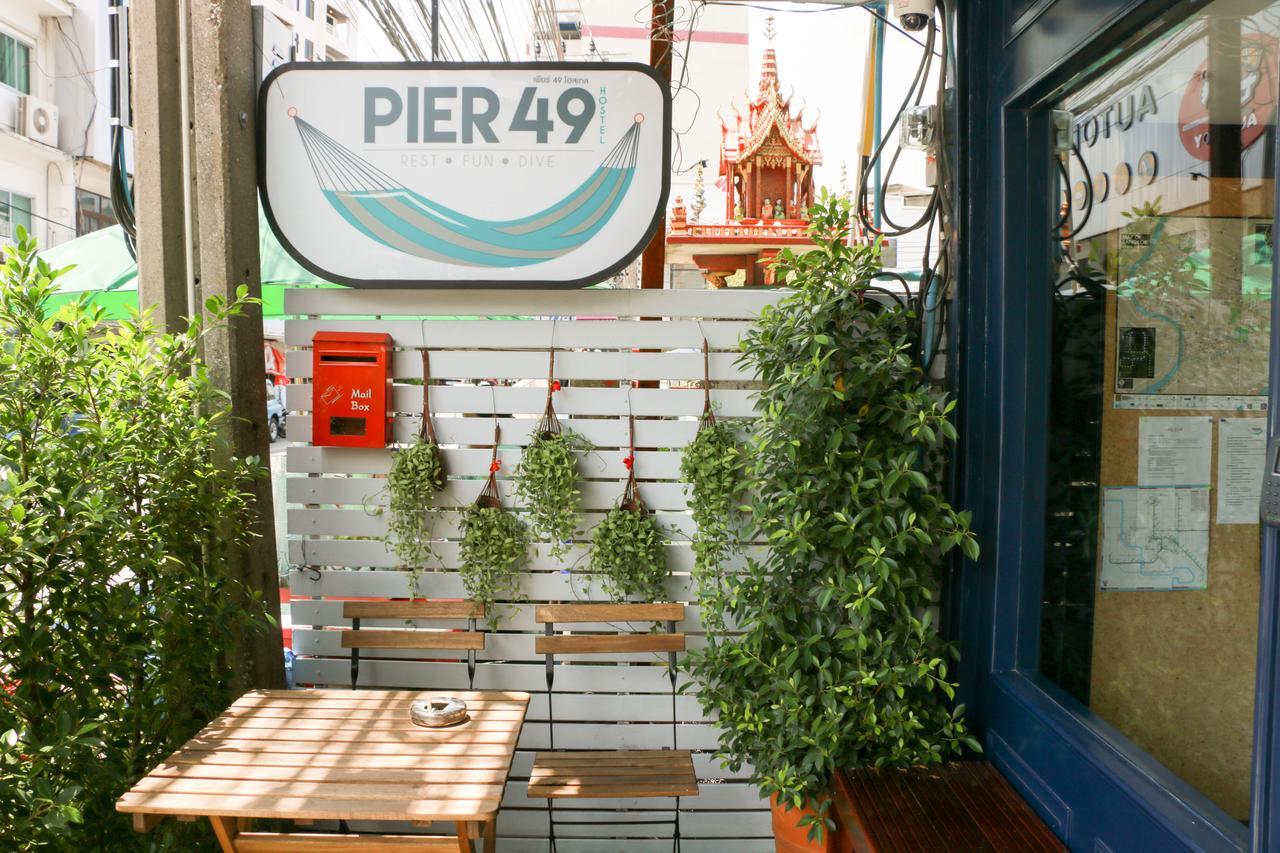 Pier 49 Hostel Bangkok Exteriör bild