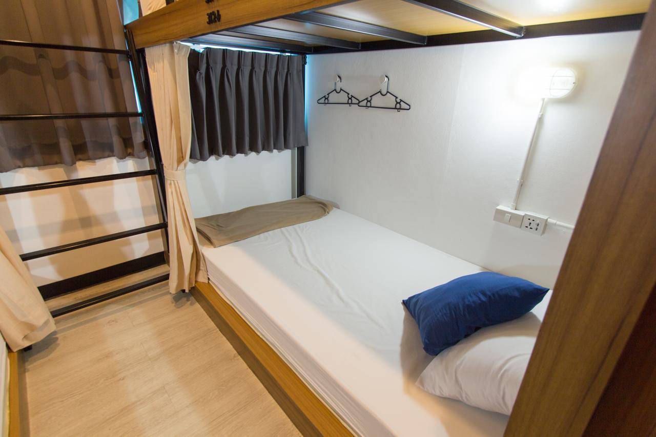 Pier 49 Hostel Bangkok Exteriör bild