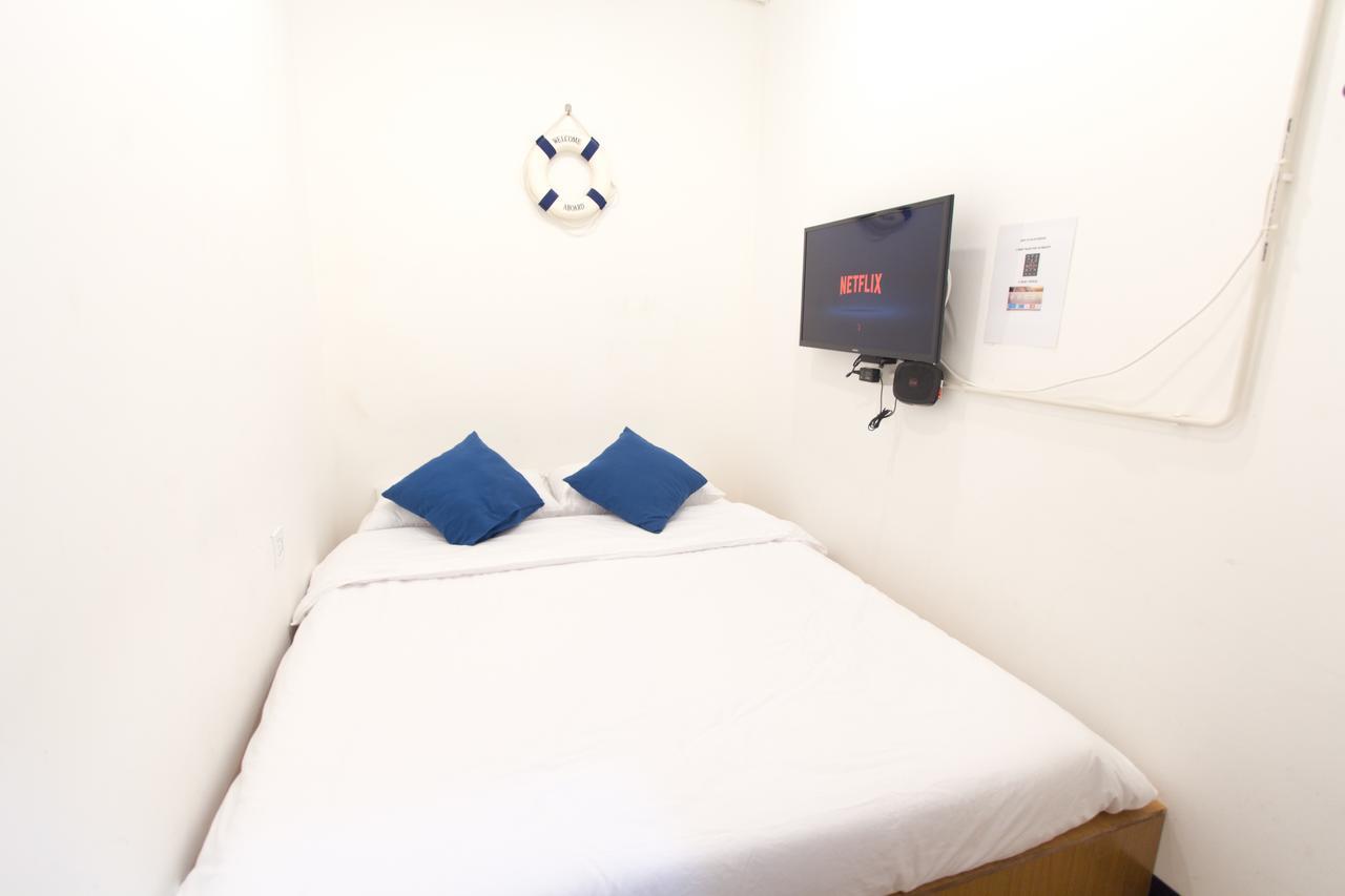 Pier 49 Hostel Bangkok Exteriör bild