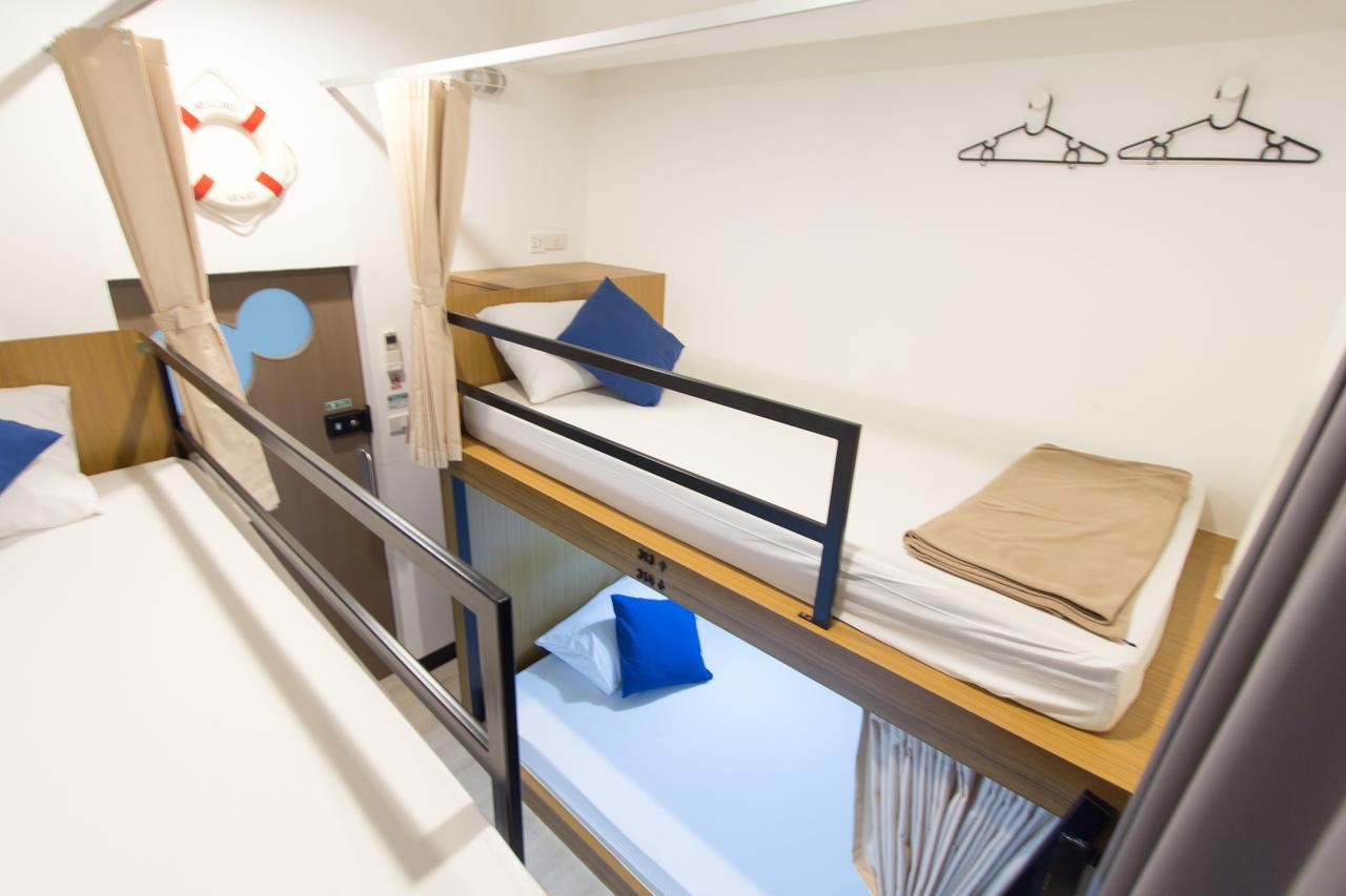Pier 49 Hostel Bangkok Exteriör bild