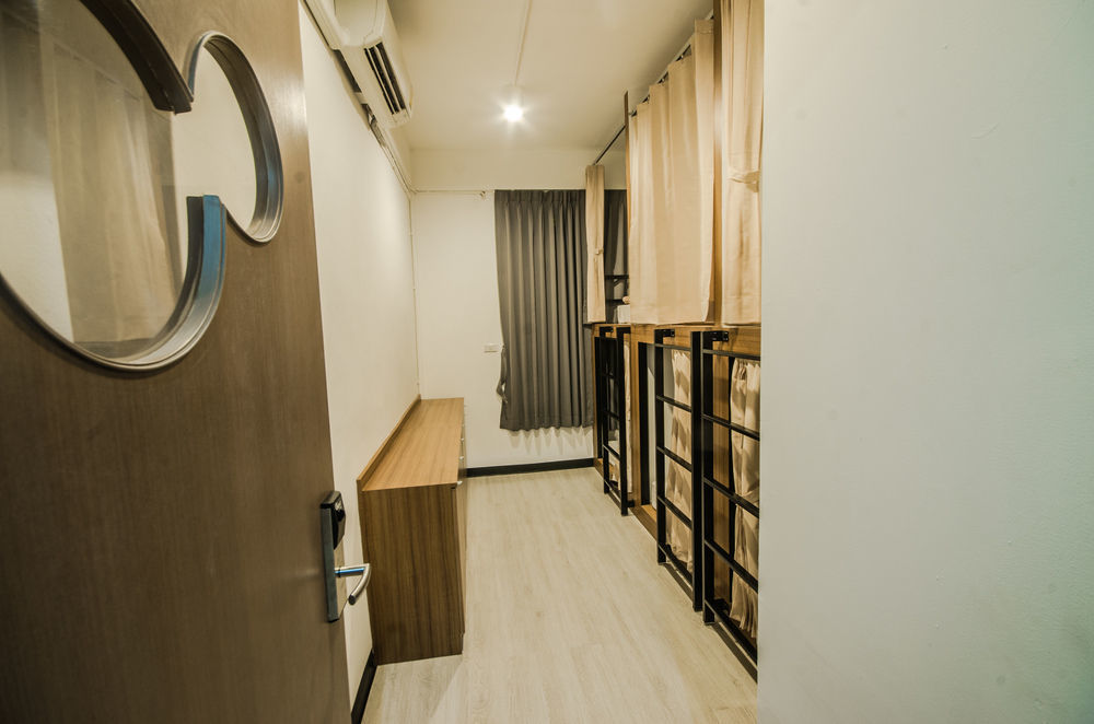 Pier 49 Hostel Bangkok Exteriör bild