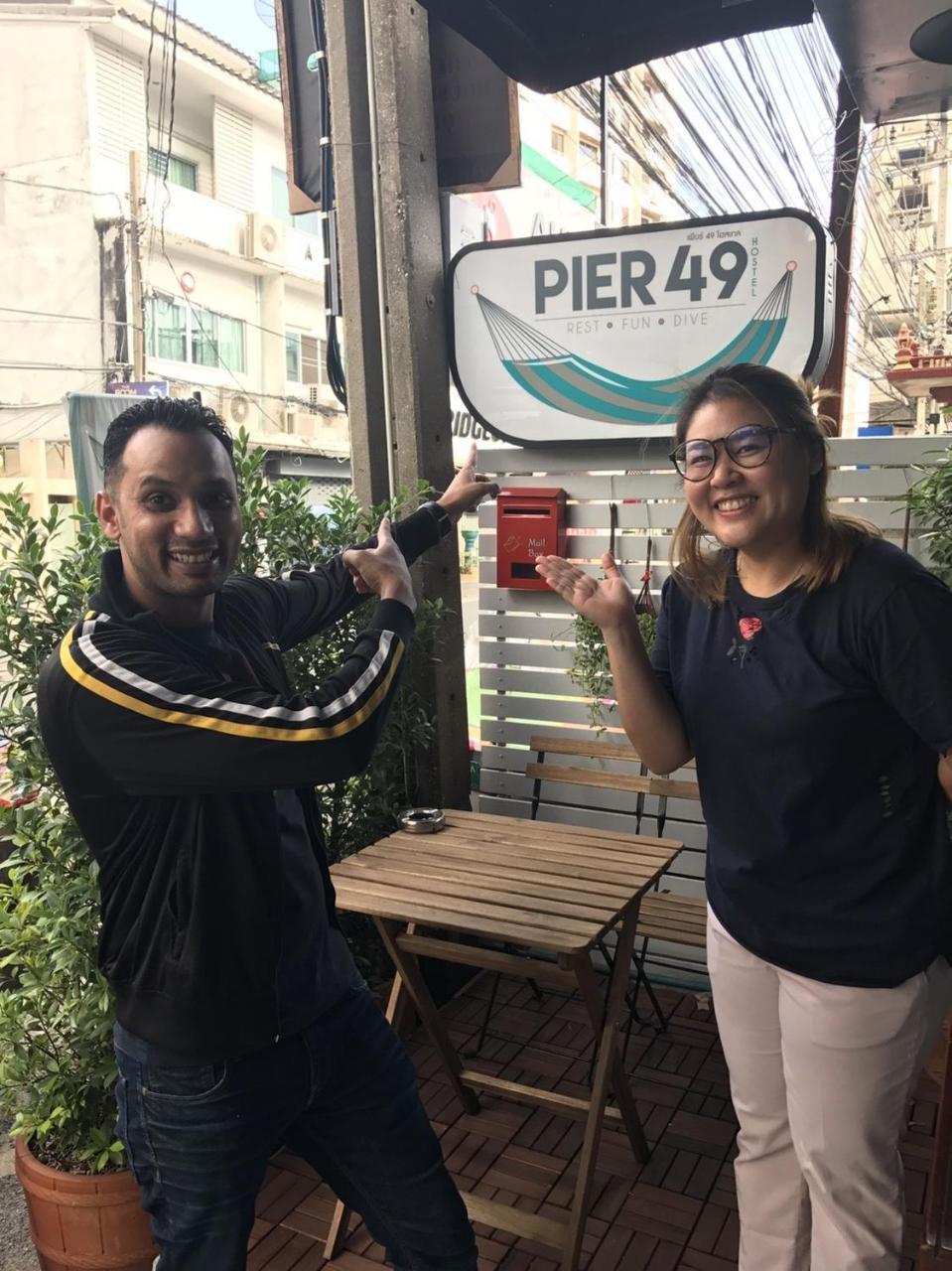 Pier 49 Hostel Bangkok Exteriör bild